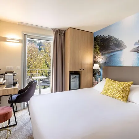 Western & Coeur De 3* كاسيس